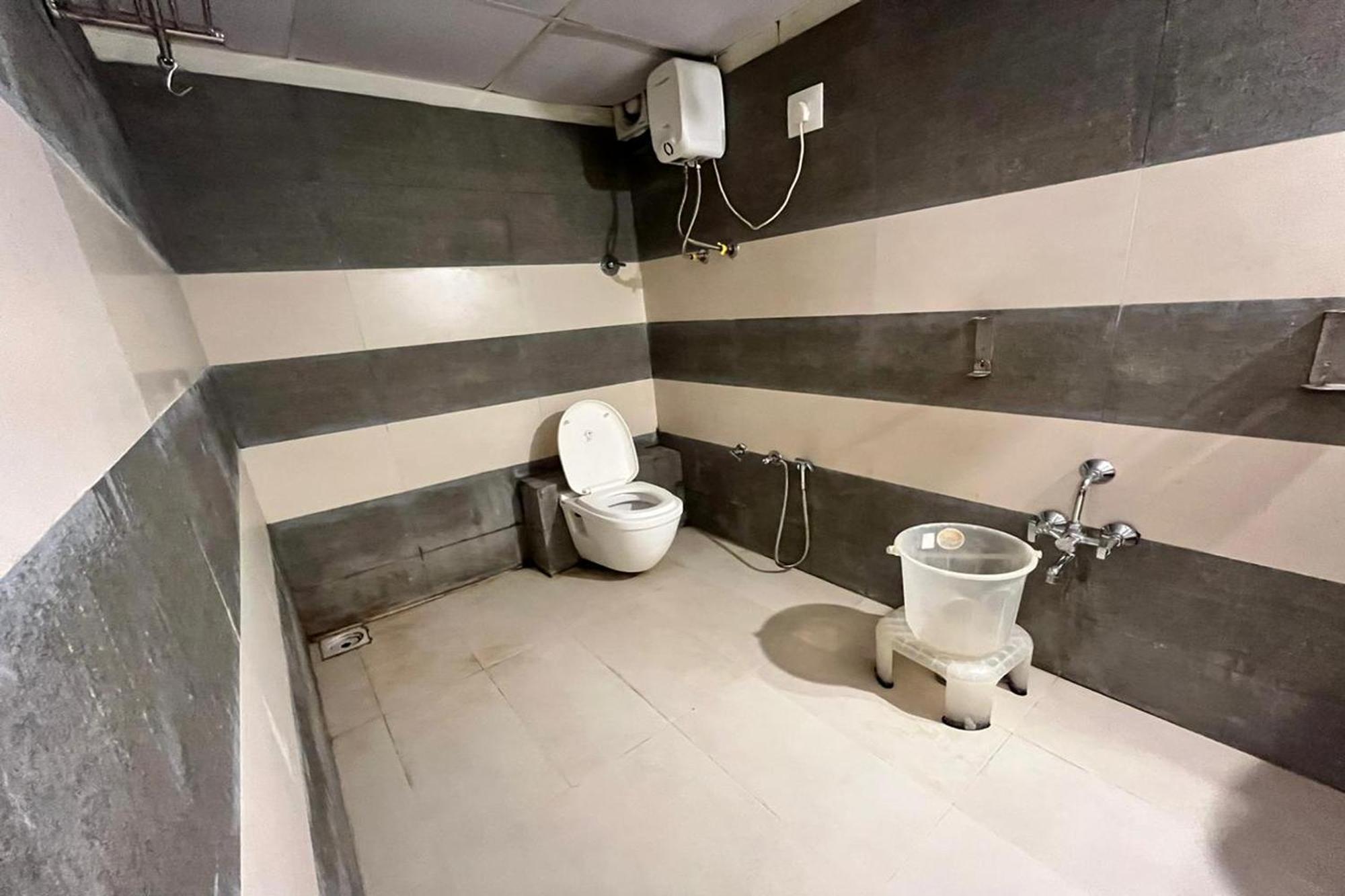 Hotel Kalyan Palace Watuwa 外观 照片