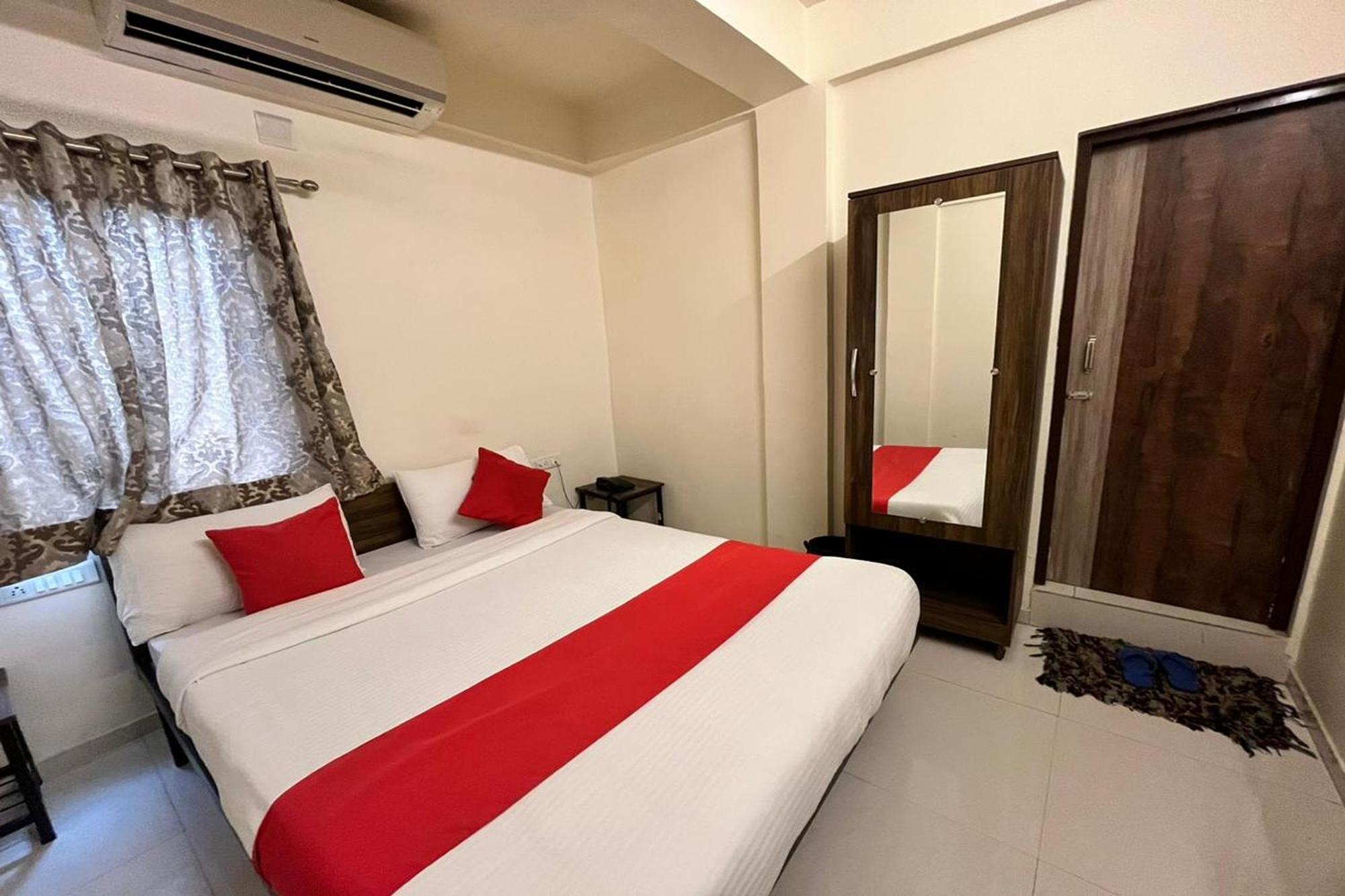 Hotel Kalyan Palace Watuwa 外观 照片