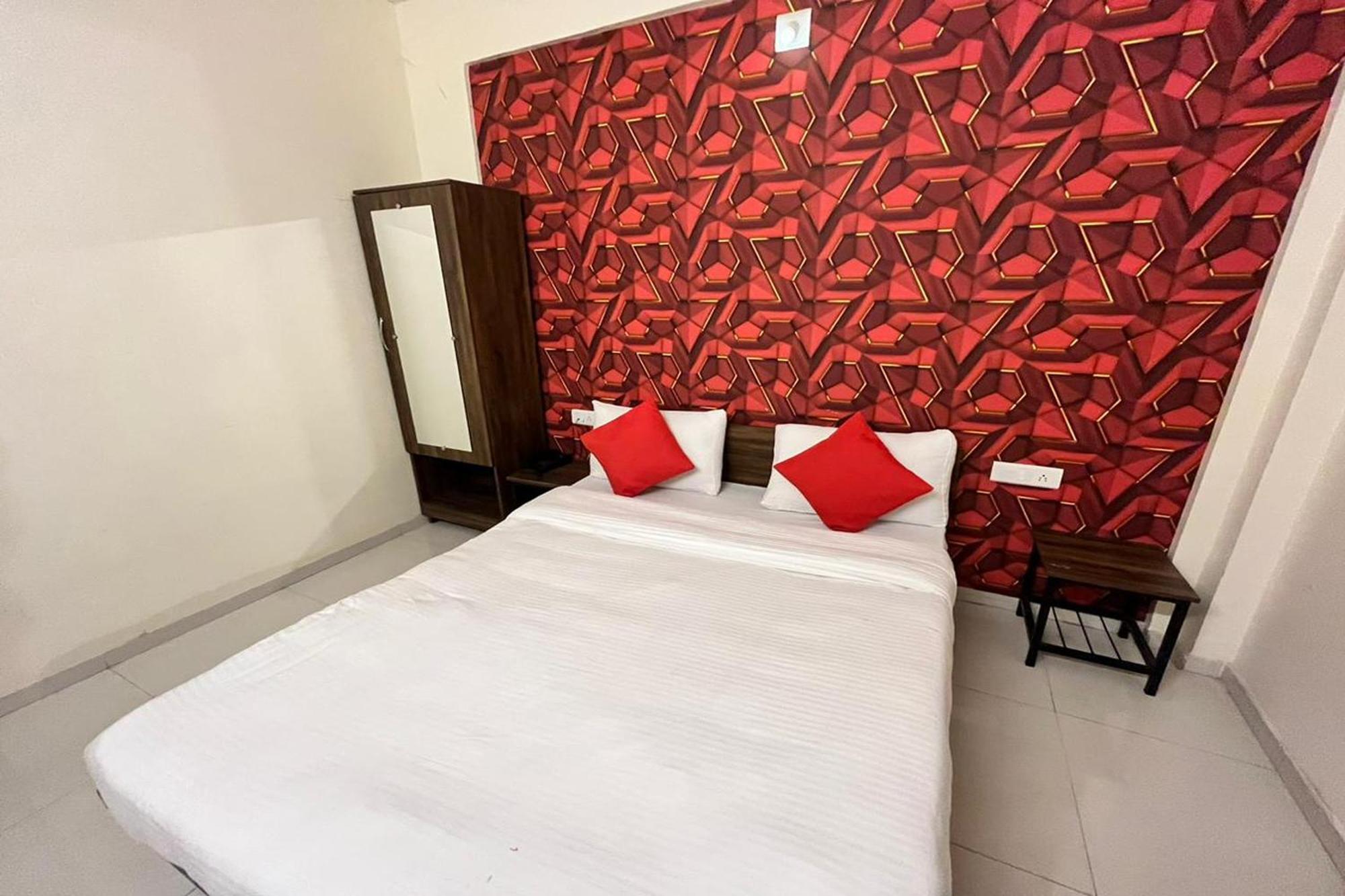 Hotel Kalyan Palace Watuwa 外观 照片