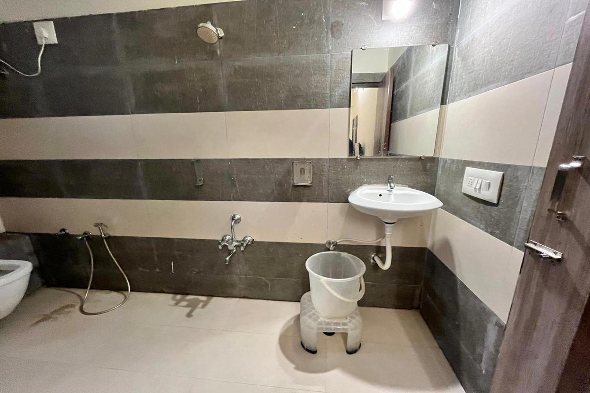 Hotel Kalyan Palace Watuwa 外观 照片