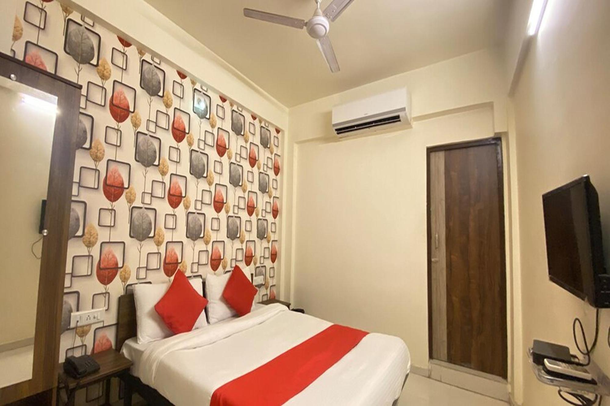 Hotel Kalyan Palace Watuwa 外观 照片