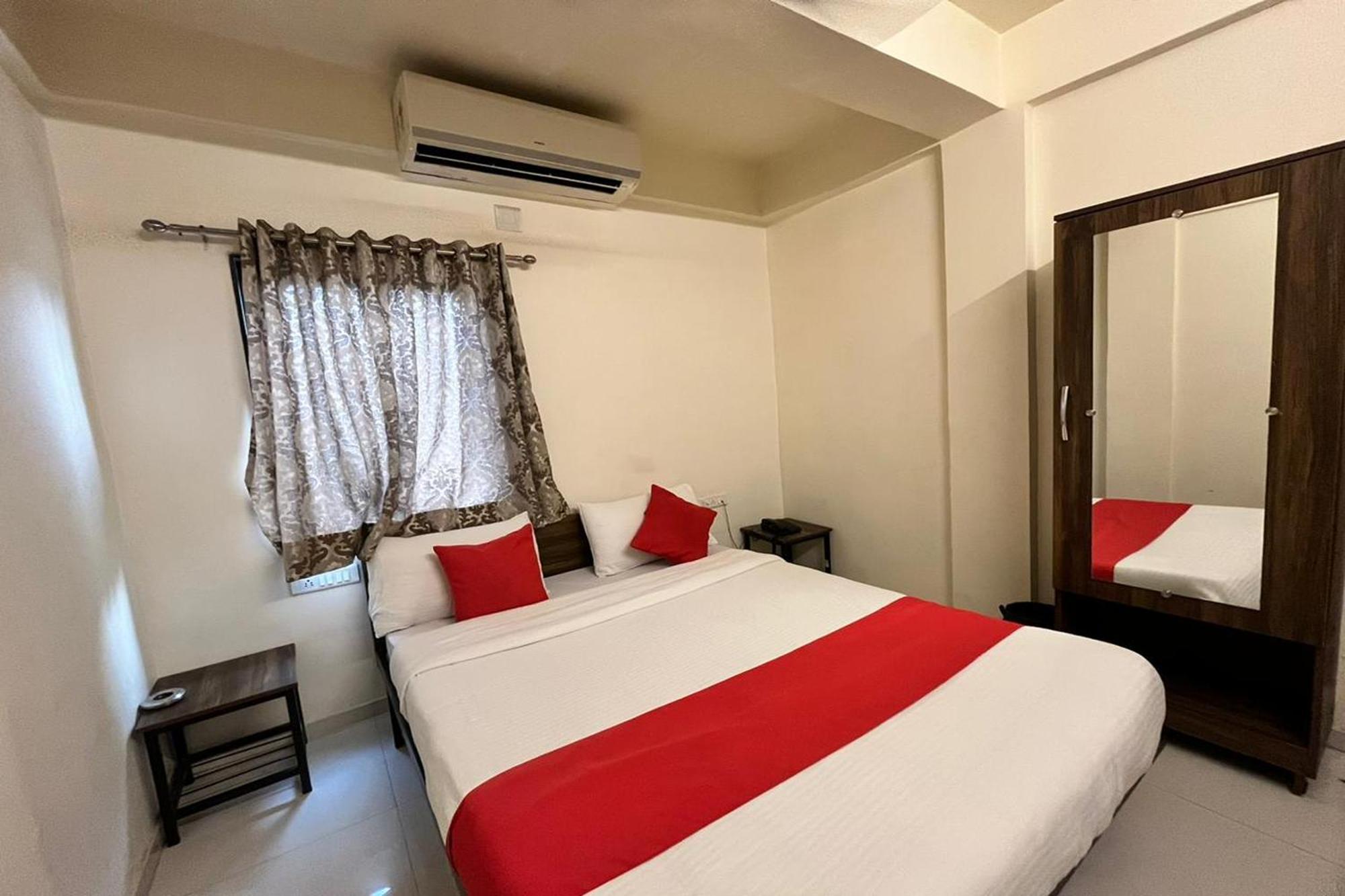Hotel Kalyan Palace Watuwa 外观 照片