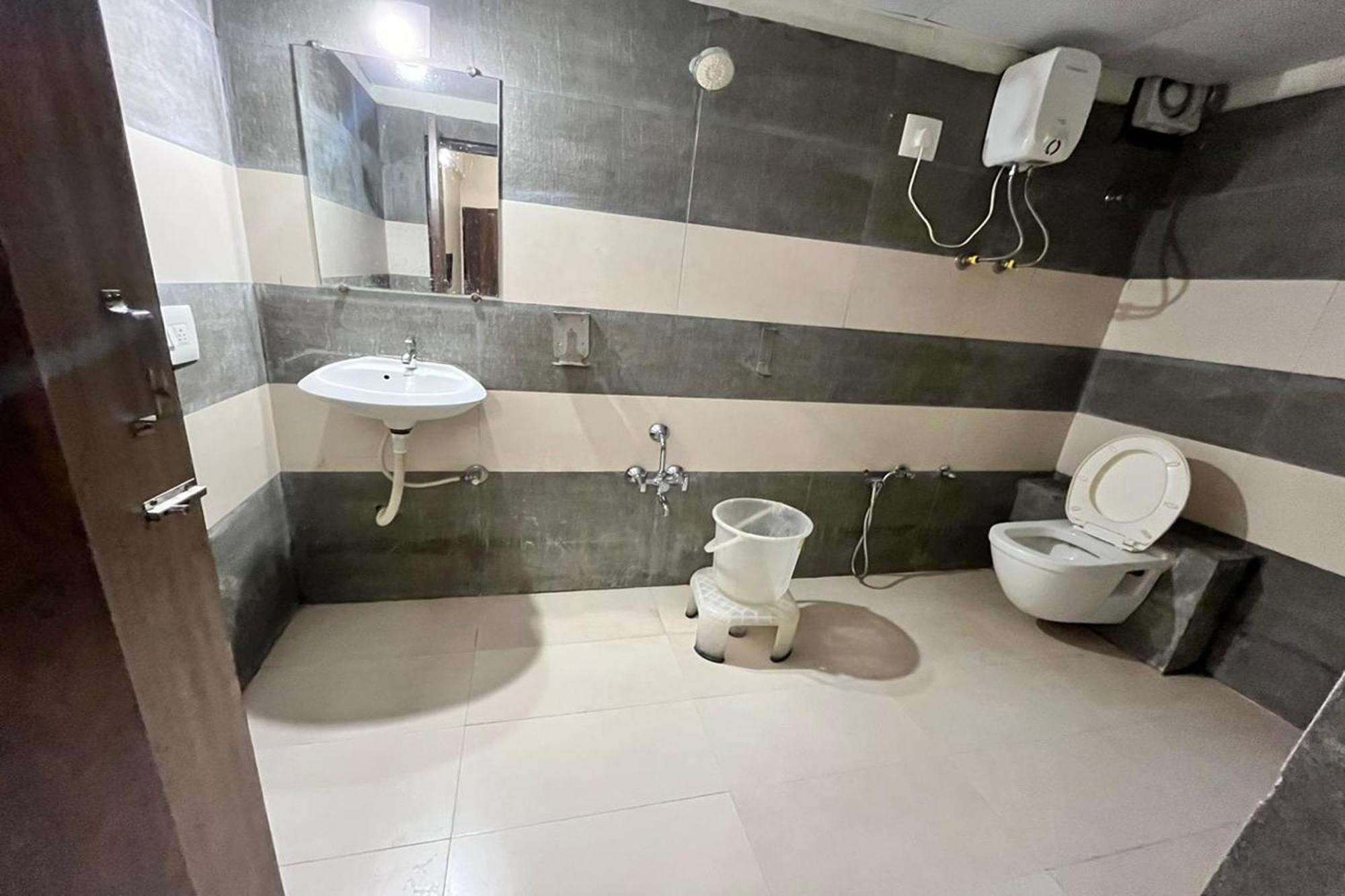 Hotel Kalyan Palace Watuwa 外观 照片