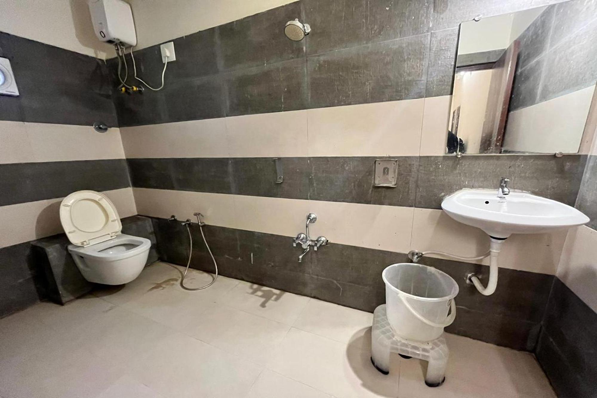 Hotel Kalyan Palace Watuwa 外观 照片