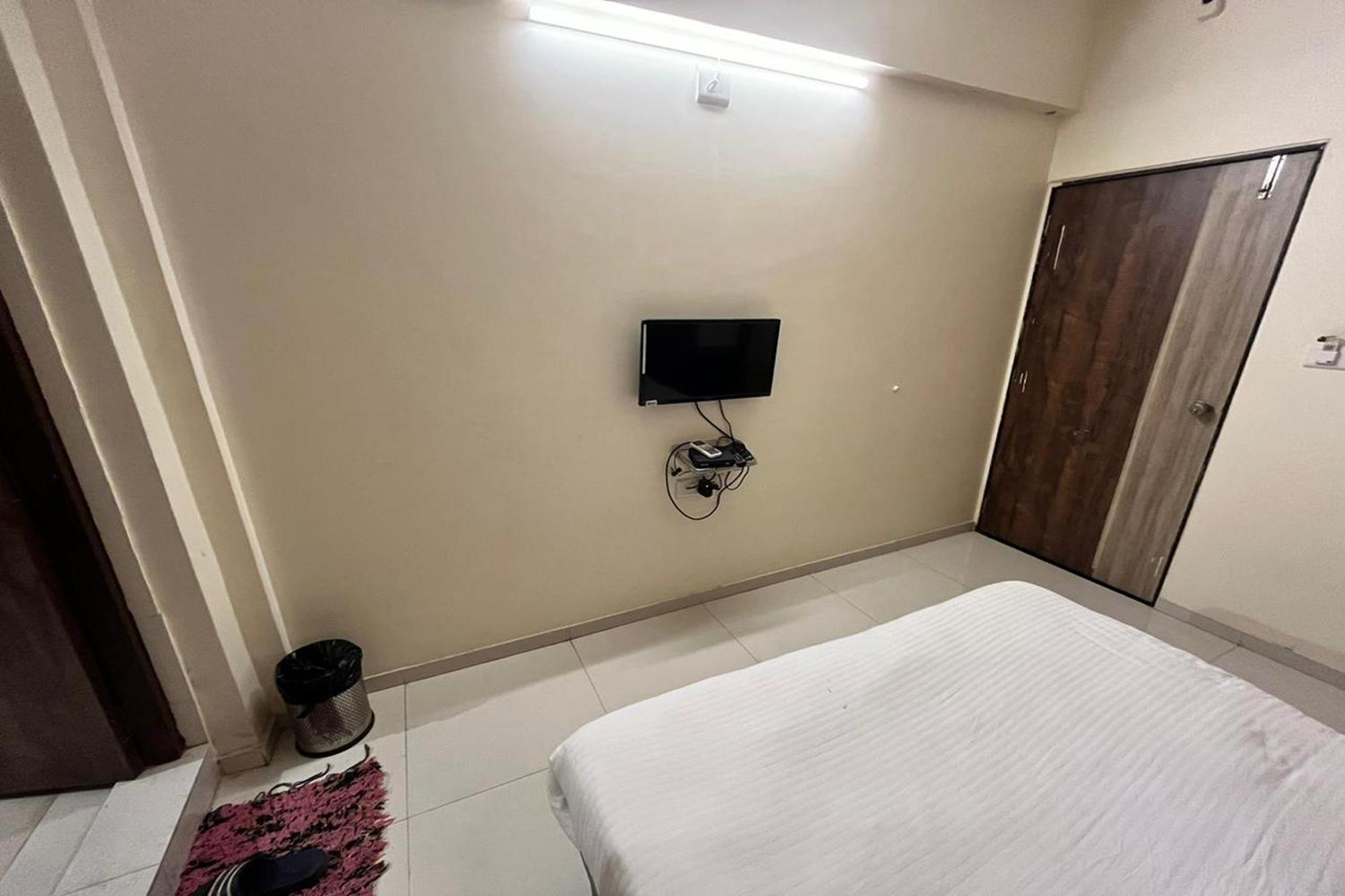 Hotel Kalyan Palace Watuwa 外观 照片