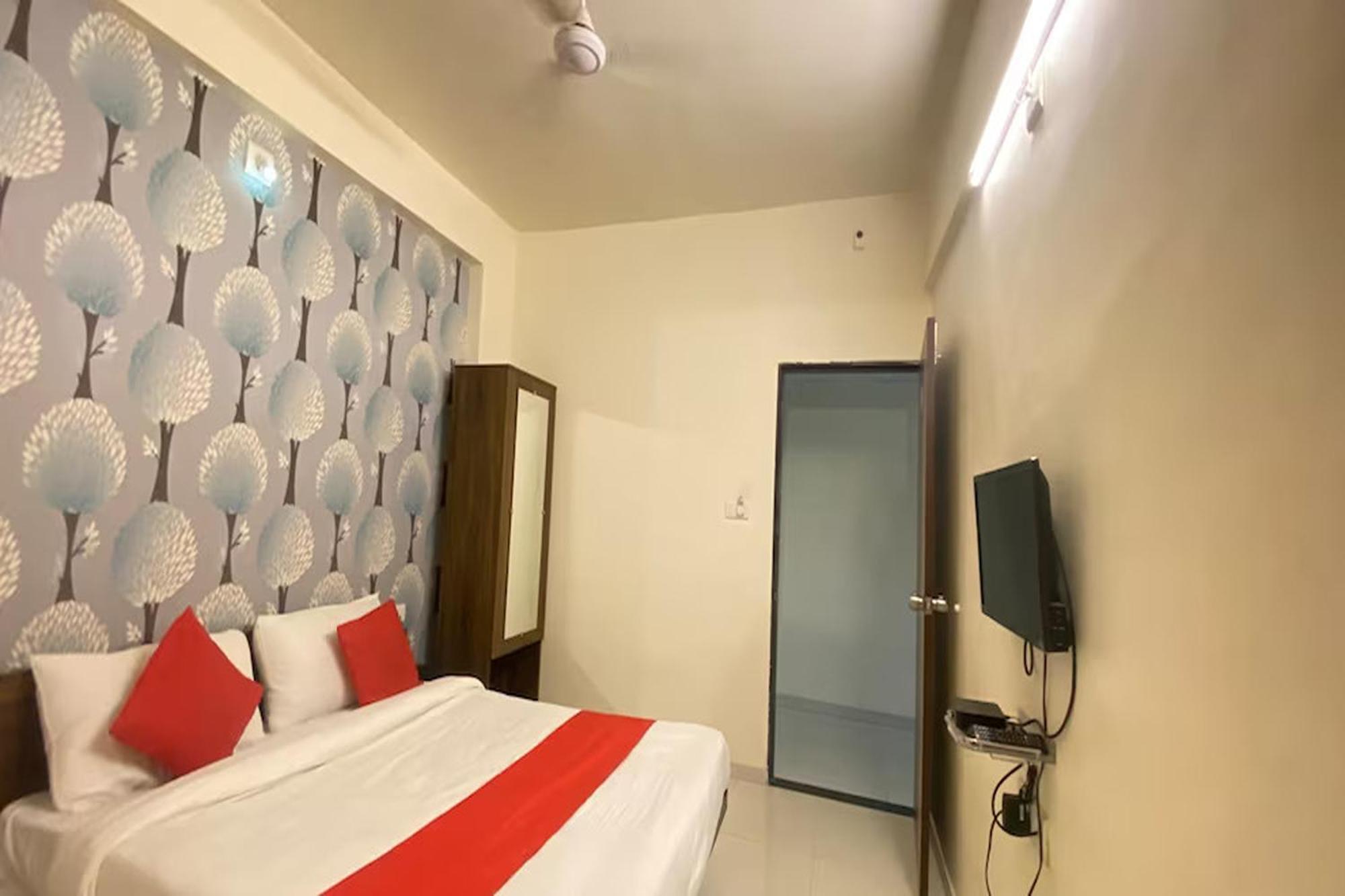 Hotel Kalyan Palace Watuwa 外观 照片