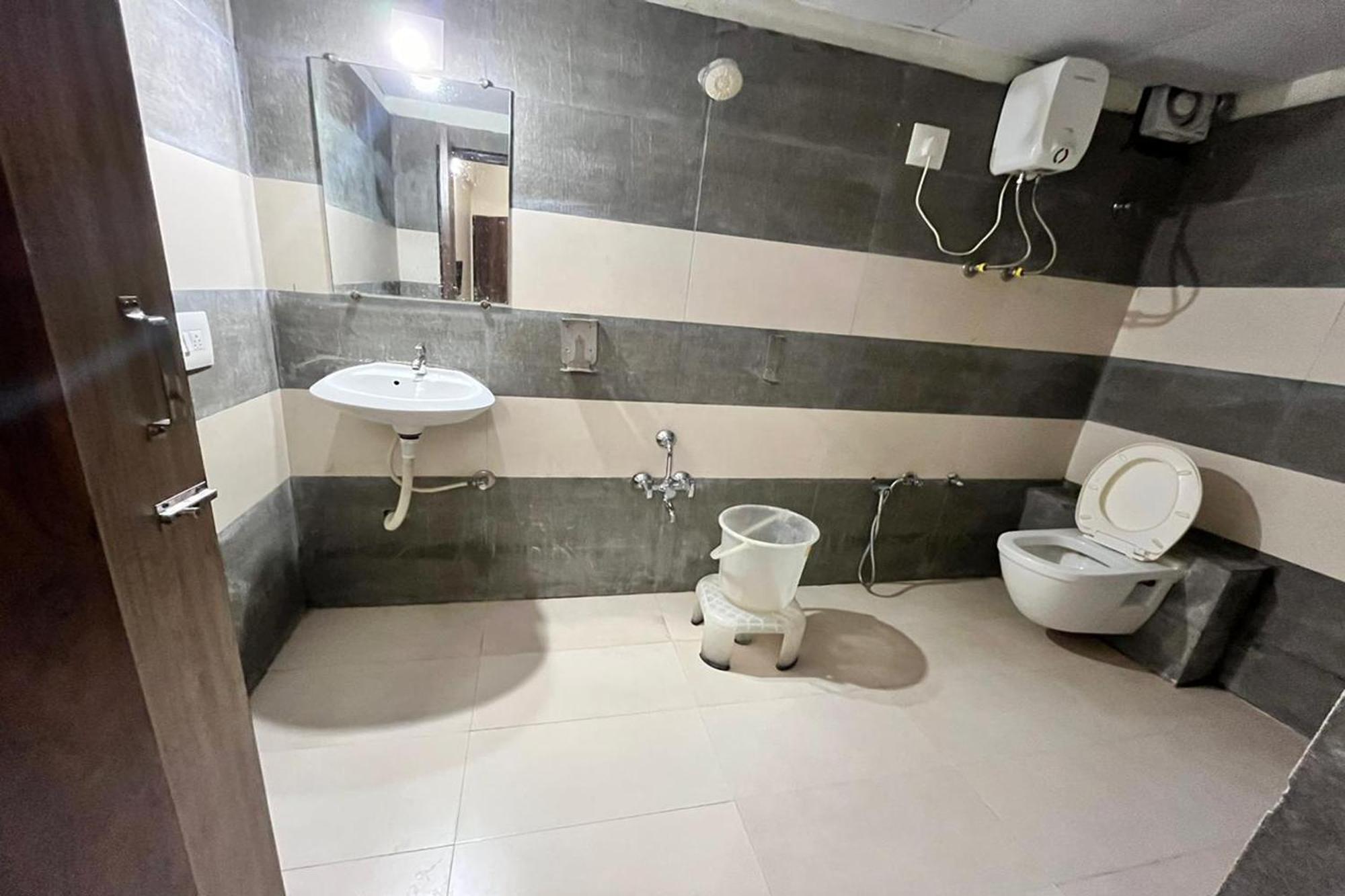 Hotel Kalyan Palace Watuwa 外观 照片