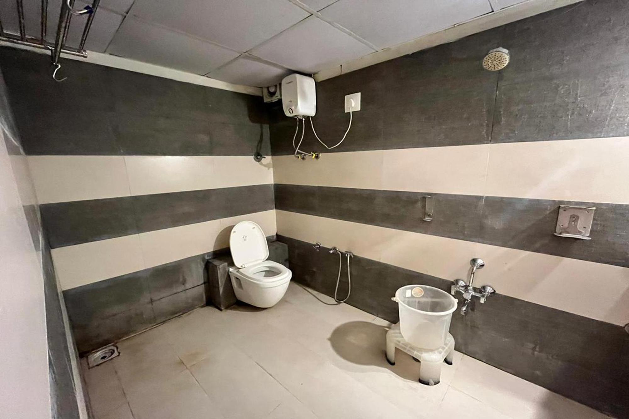 Hotel Kalyan Palace Watuwa 外观 照片